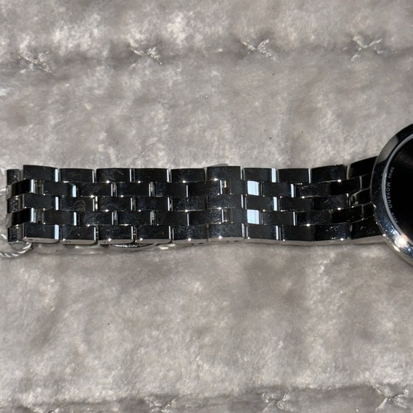 NWT Movado museum classic watch for women pristine condition silver black face - Picture 6 of 8